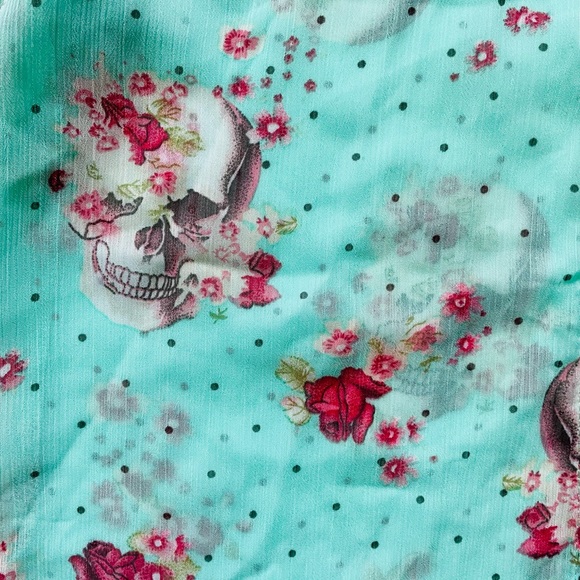 ABOUT A GIRL Women's Shirt XS Green Sheer Skulls Flowers Rock Metal Goth X Small - Picture 6 of 9